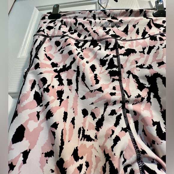 Women’s DKNY Sport leggings - pink black white - size XL - thigh pockets. Soft - Picture 2 of 9